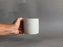 Charger l'image dans la galerie, Tasse avec anse