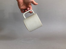 Charger l'image dans la galerie, Tasse avec anse